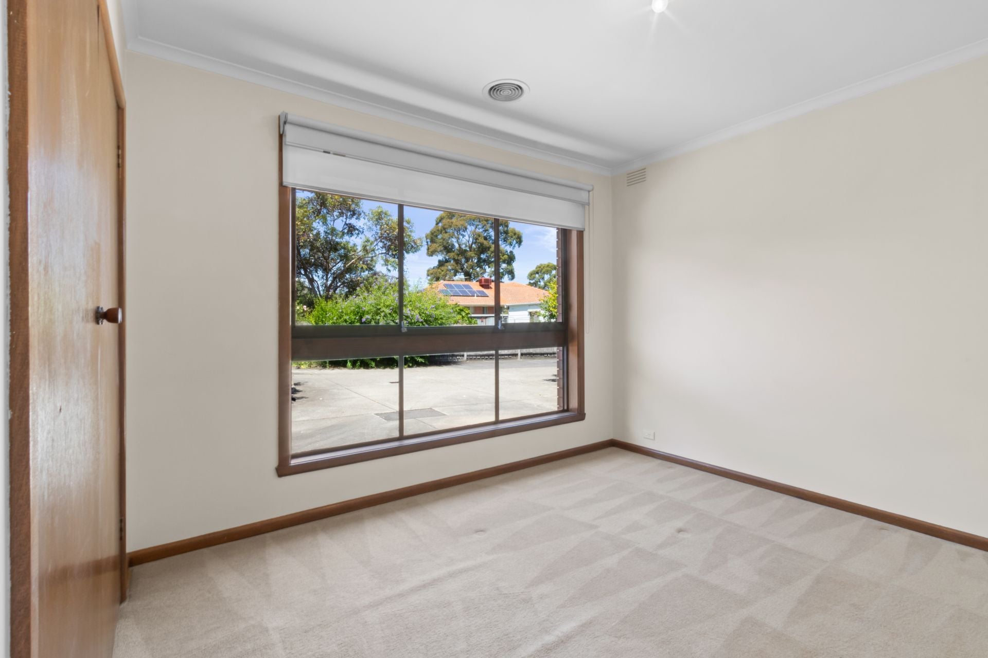 Immaculate unit in ideal locale