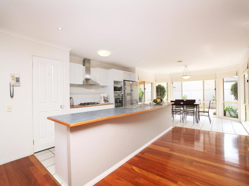10 Mokoan Close, Caroline Springs - Thumbnail 3