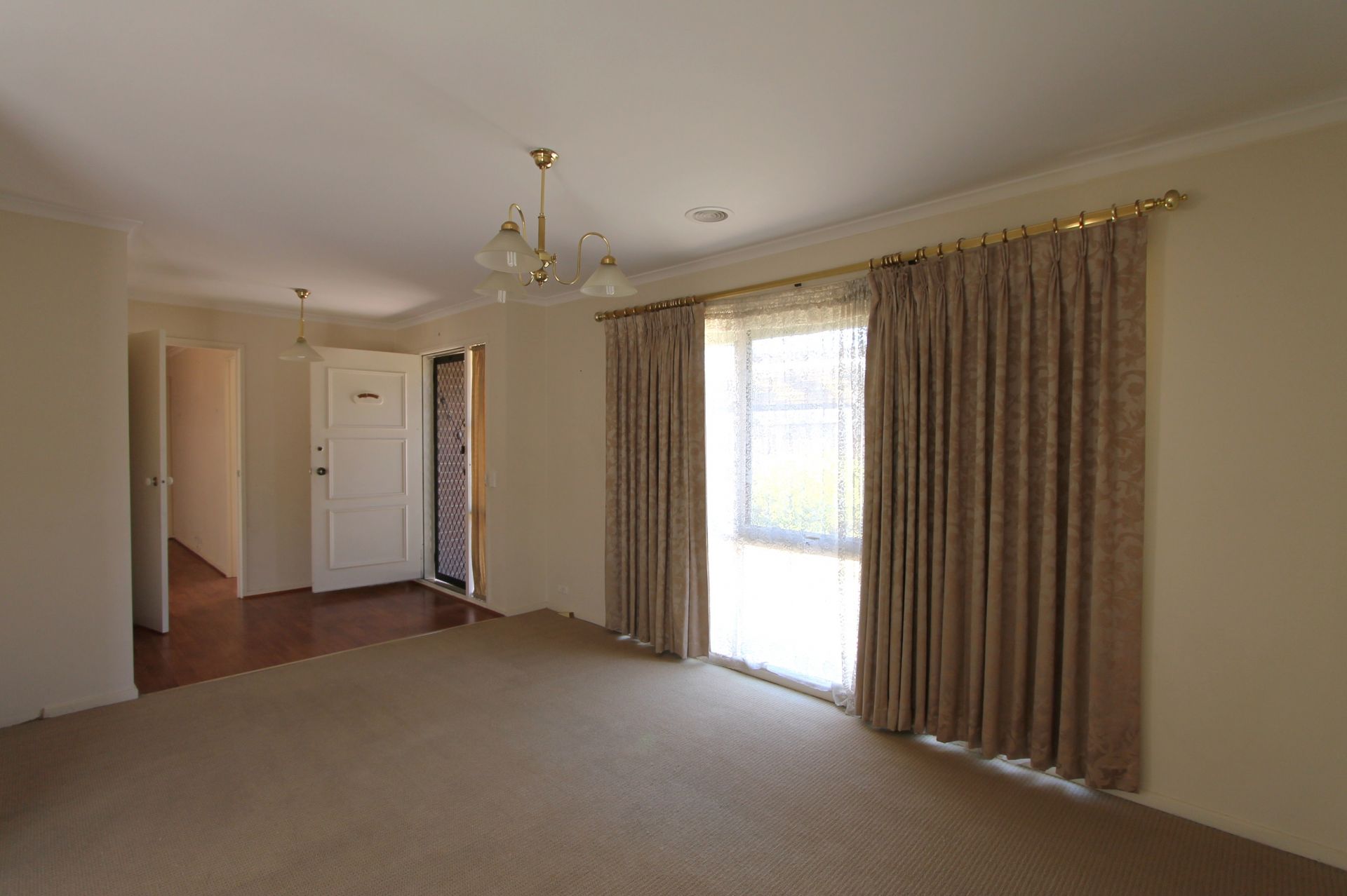 A REAL PLEASURE YOU'LL TREASURE !!!  ***GARDENER INCLUDED***
***PRICE NEGOTIABLE***