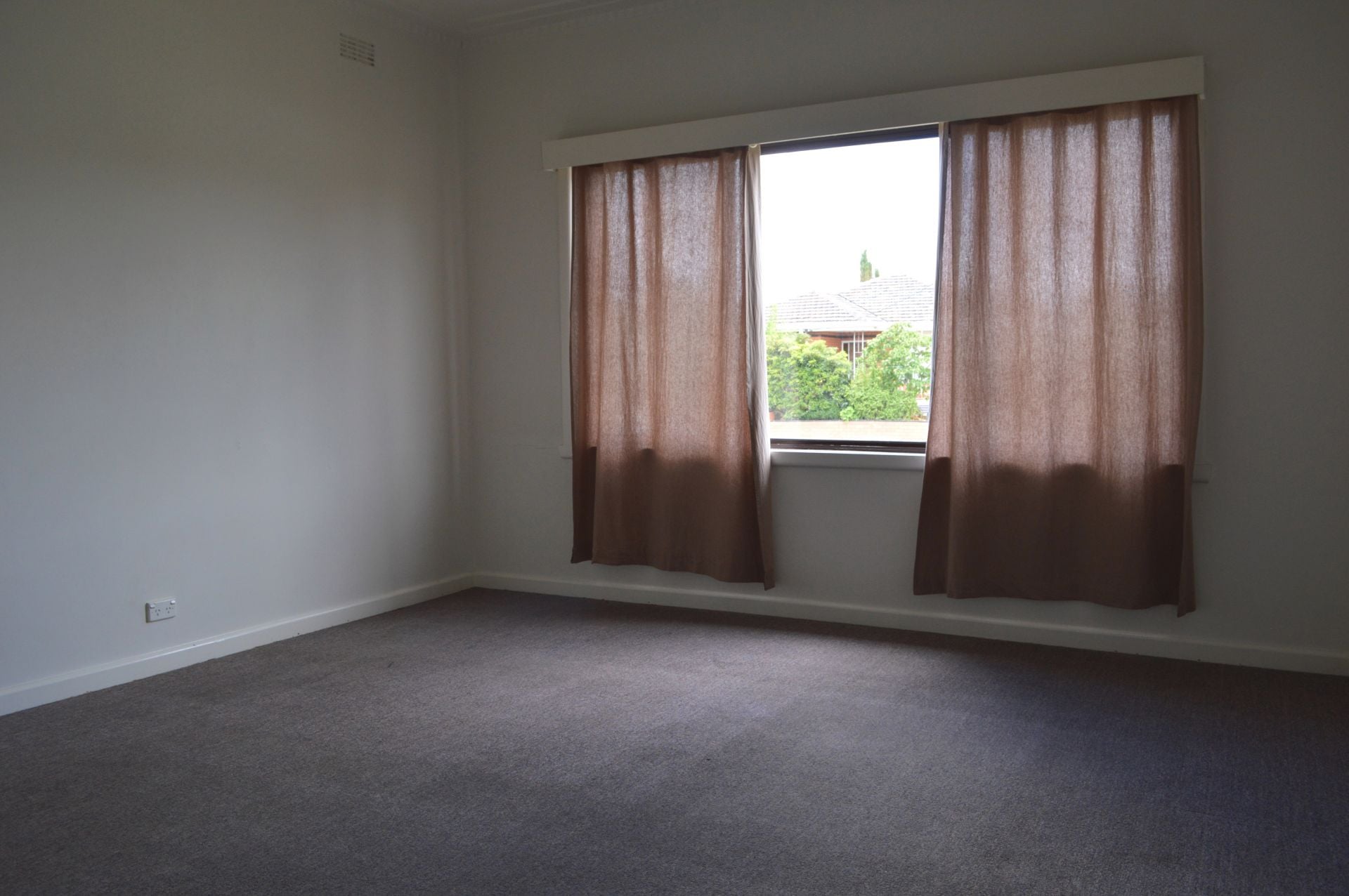 WALKING DISTANCE TO ALL AMENITIES   *Insp Thurs 8th Feb @ 4:40pm*