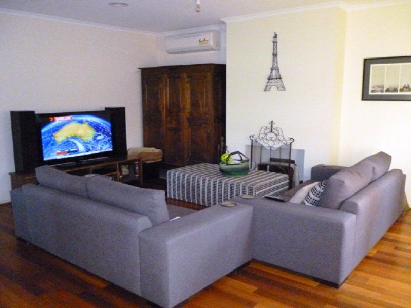 24 Braeside Walk, Caroline Springs - Thumbnail 5