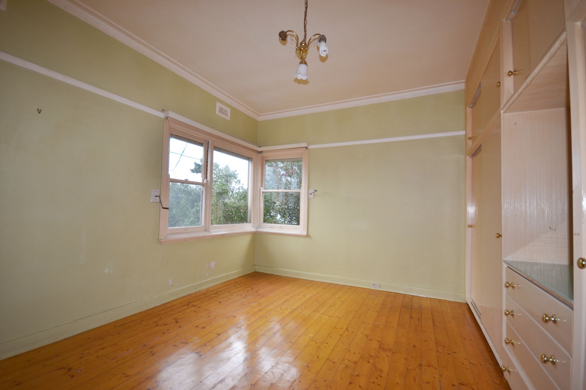 6 MONTH LEASE POSSIBLE - GOOD LOCATION!