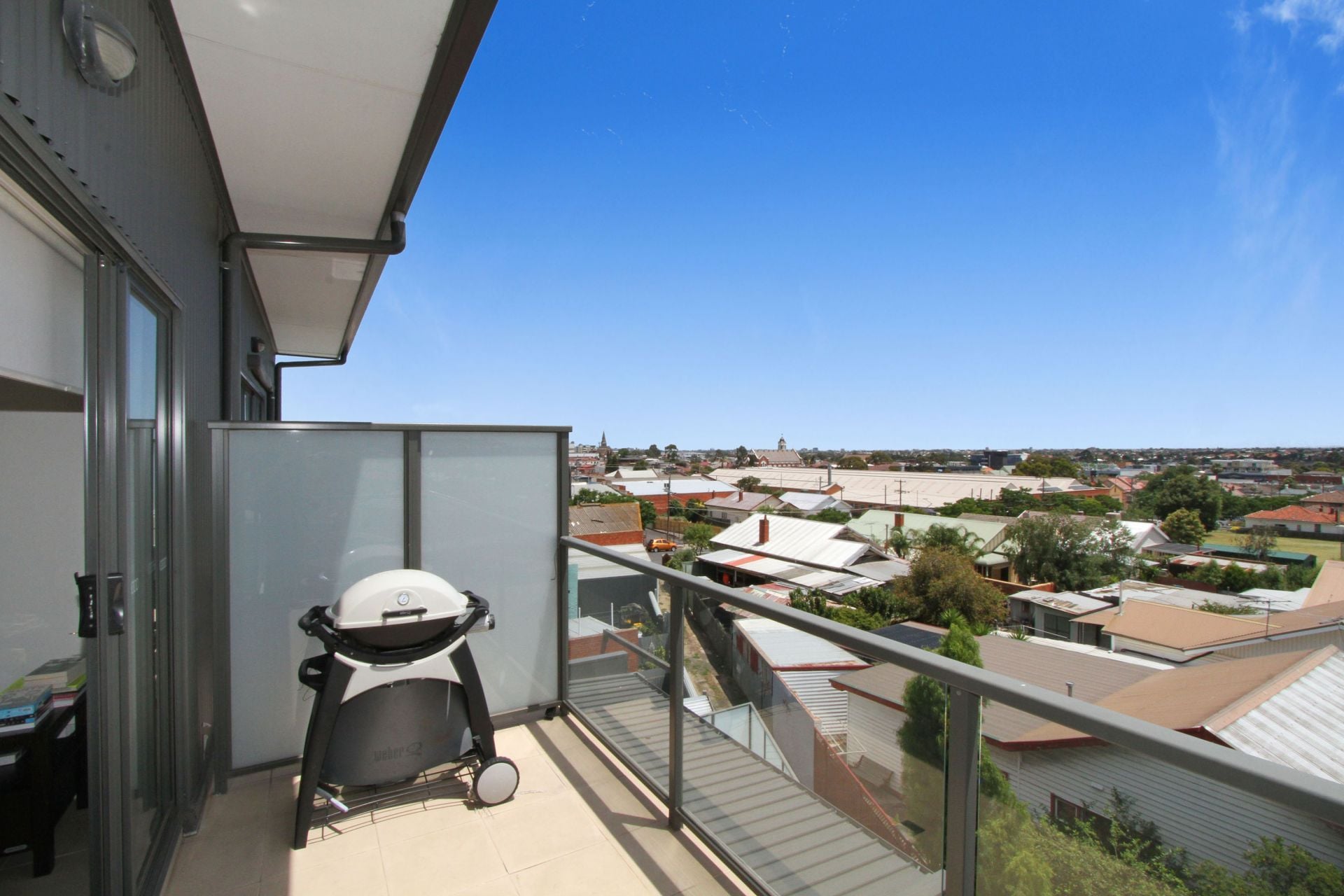 STYLISH EXECUTIVE LIVING