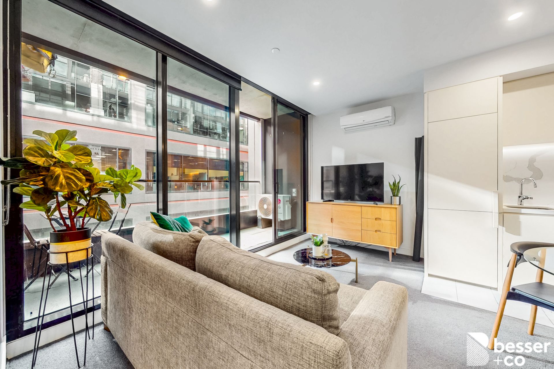 427/555 St Kilda Road, Melbourne - Thumbnail 6