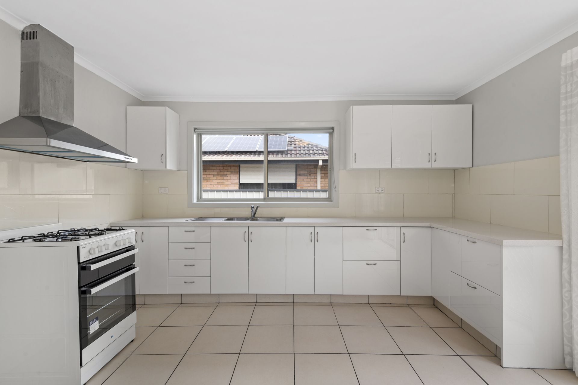 AFFORDABLE START - WALK TO THE TRAIN