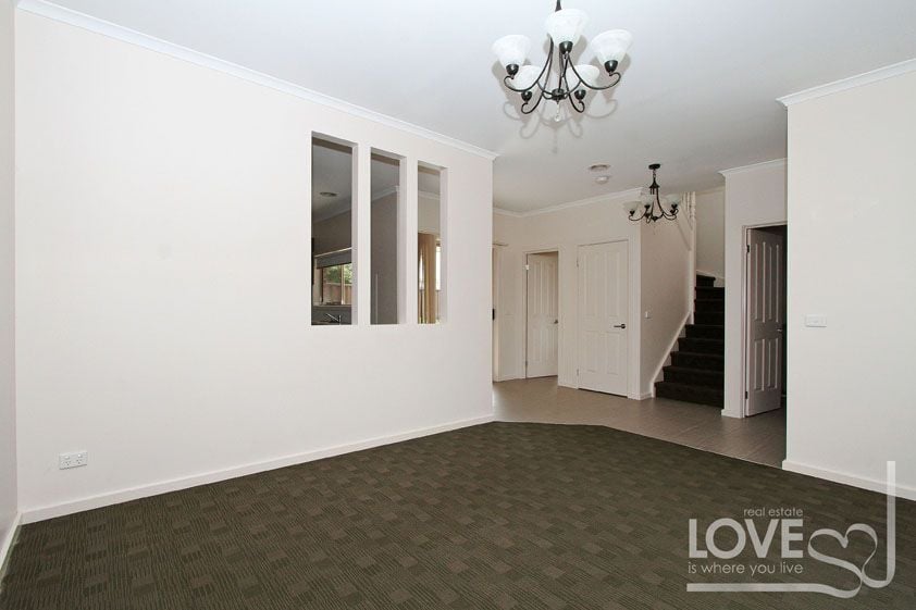 IMMACULATE TOWNHOUSE