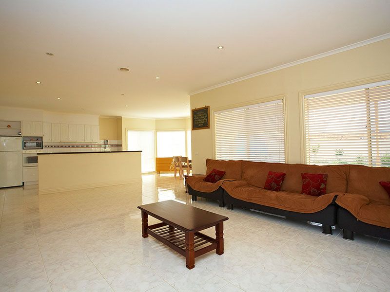 12 San Domino Avenue, Point Cook - Thumbnail 4