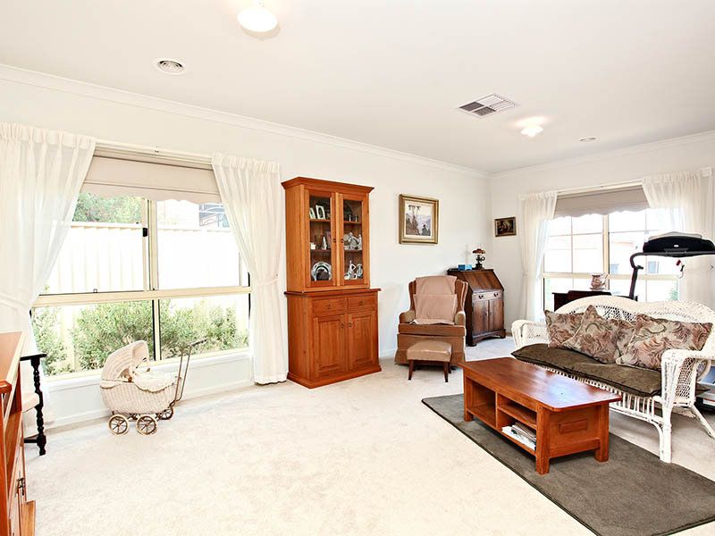 29 Blakeville Drive, Caroline Springs - Thumbnail 3