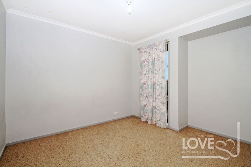 IDEALLY LOCATED TO ALL AMENITIES ! ! !