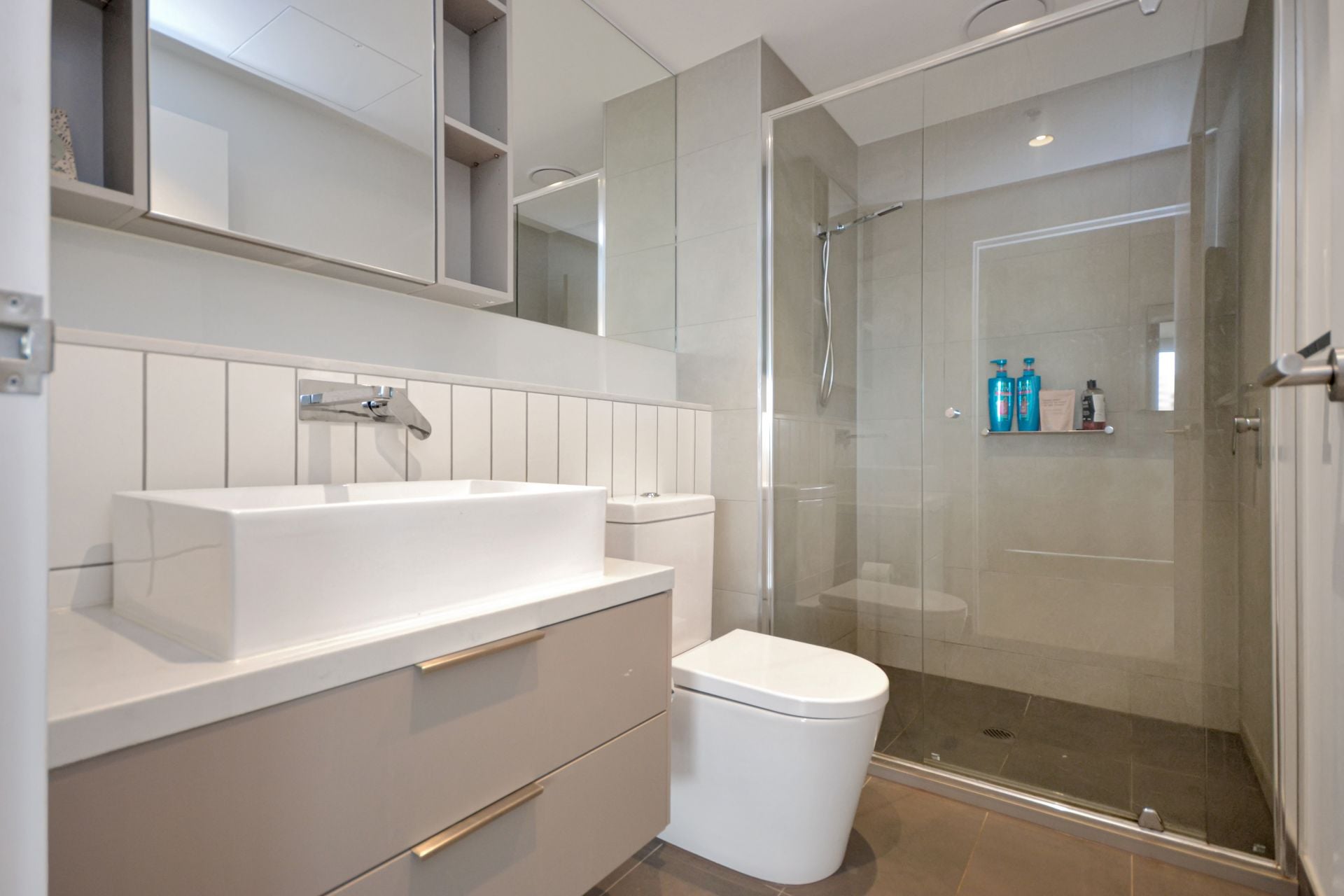 STYLISH APARTMENT LIVING IN A VIBRANT LIFESTYLE SETTING
AVAILABLE WITH OR WITHOUT FURNITURE