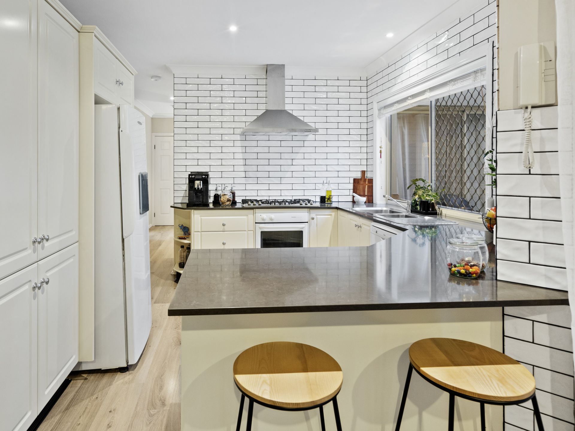 2 Sundown Drive, Paradise Point - Thumbnail 8