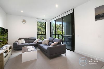 Oversized 1-Bedroom Apartment with Study Nook in Harold Park