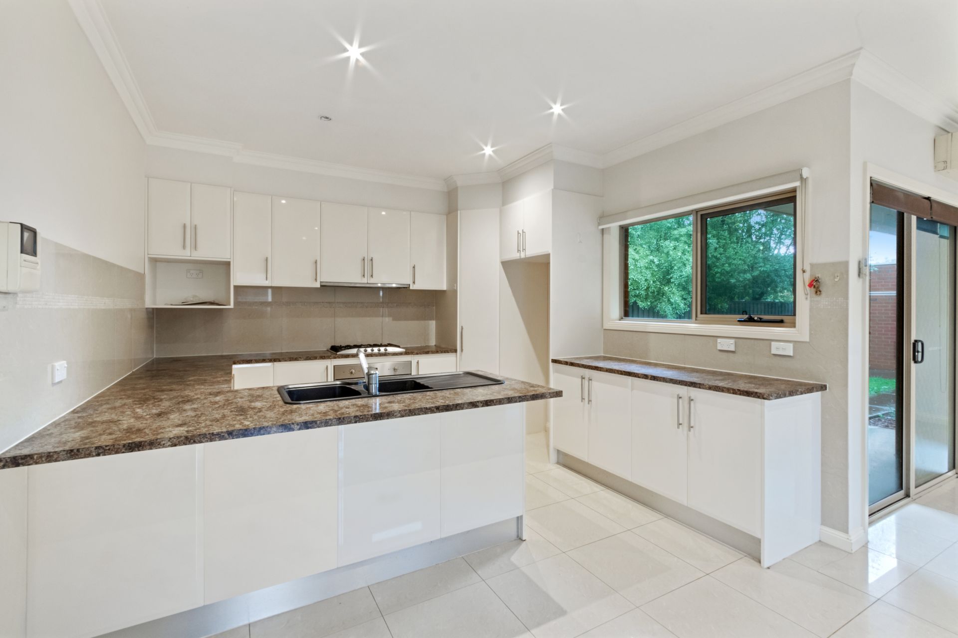 FANTASTIC THREE BEDROOM TOWNHOUSE!