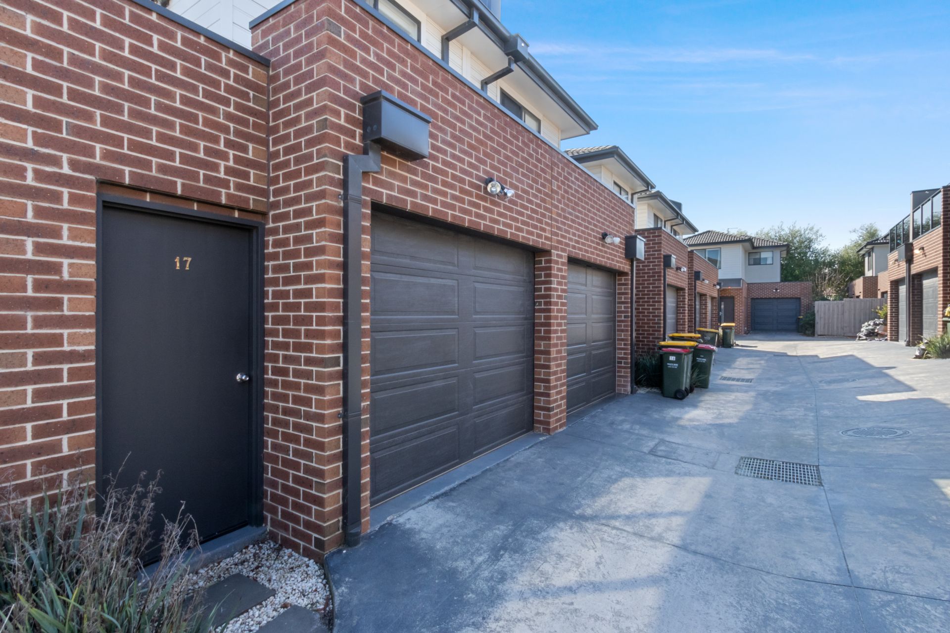 Stylish townhouse in ideal location