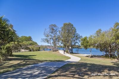 Crystal Waters Duplex  Lifestyle Plus!