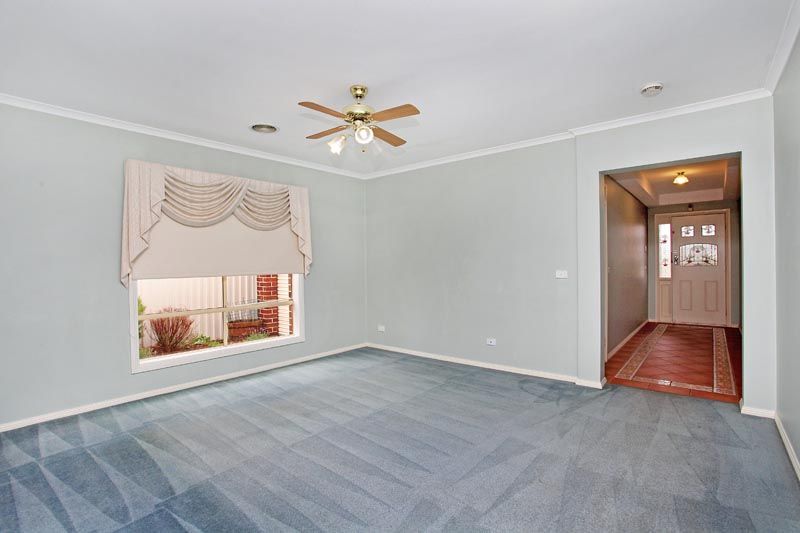 27 Herrington Turn, Caroline Springs - Thumbnail 7