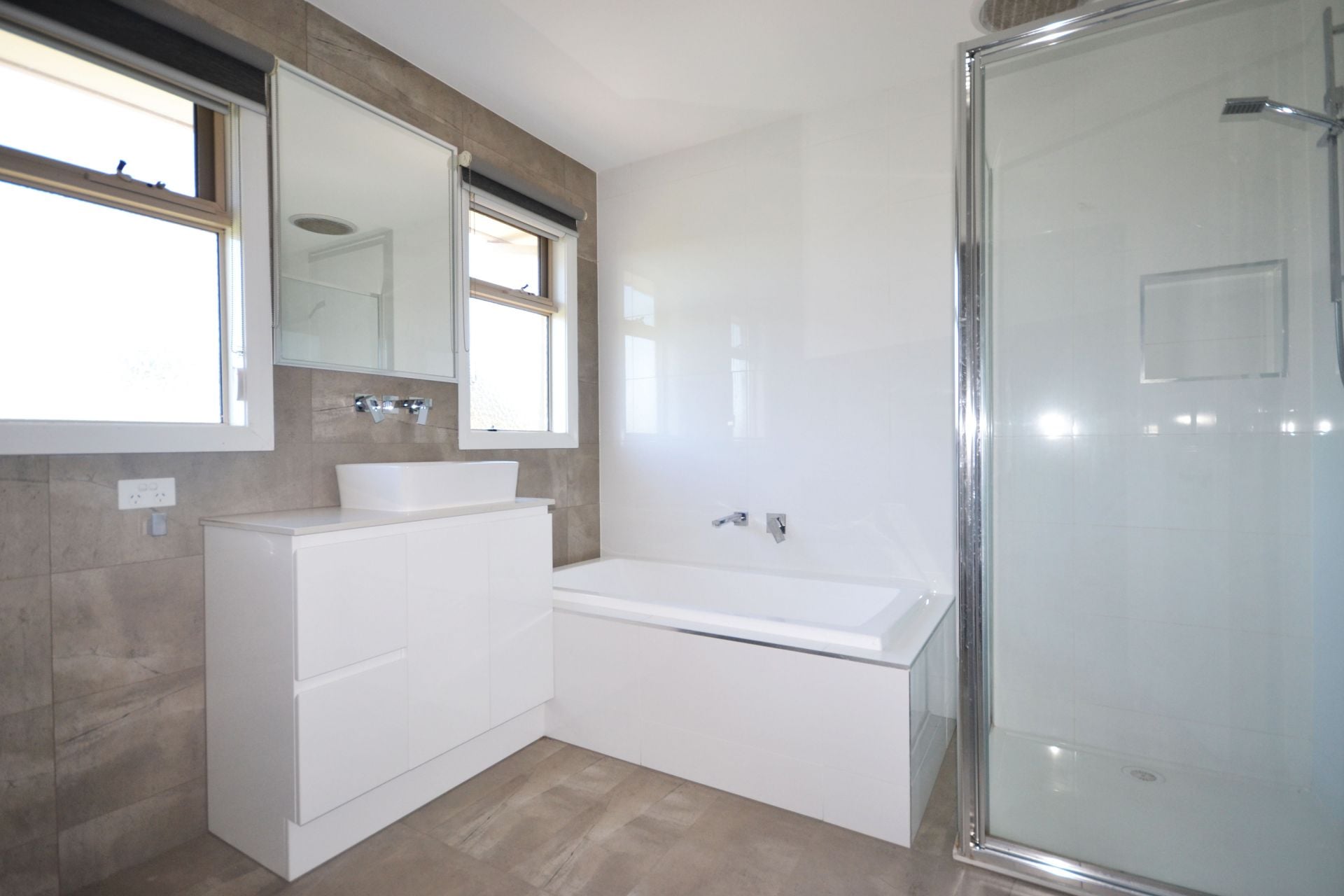 CONTEMPORARY DELIGHT - THE EPITOME OF ELEGANCE WITH PARKLAND VIEWS