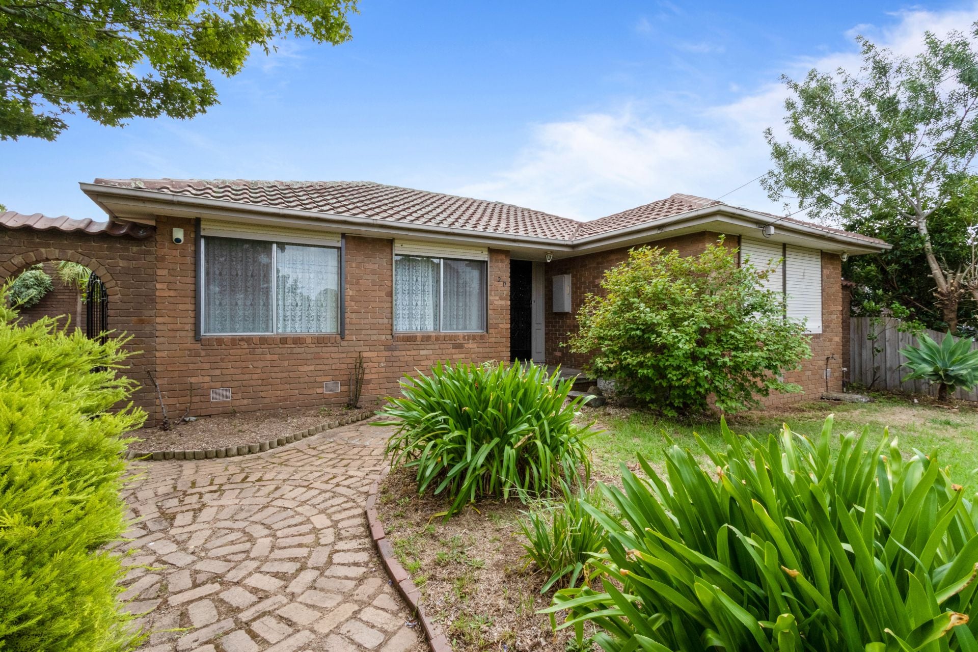 CENTRALLY LOCATED & PERFECTLY PRICED