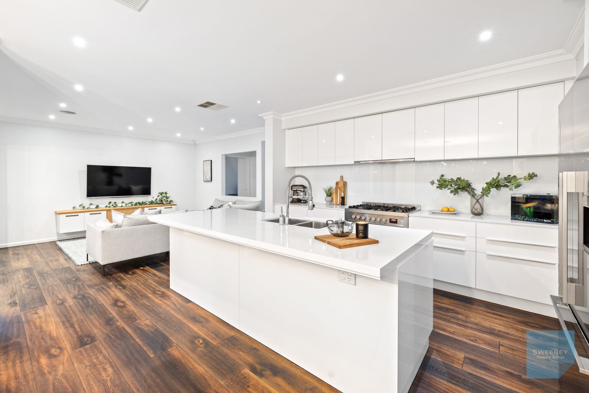24 Orbis Avenue, Fraser Rise - Thumbnail 3