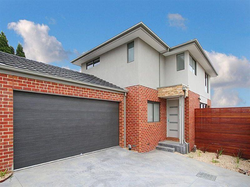 Modern 4 Bedroom Townhouse!