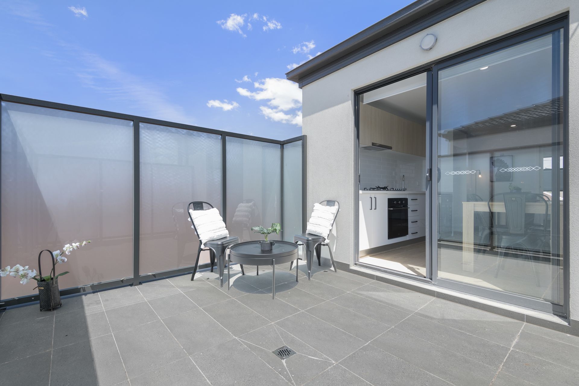 BRAND NEW TOWNHOUSE IN PRIME LOCATION