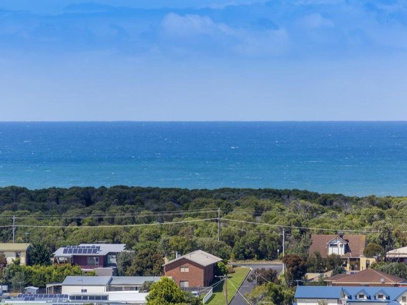 20 Canis Crescent OCEAN GROVE VIC, Ocean Grove - Thumbnail 2