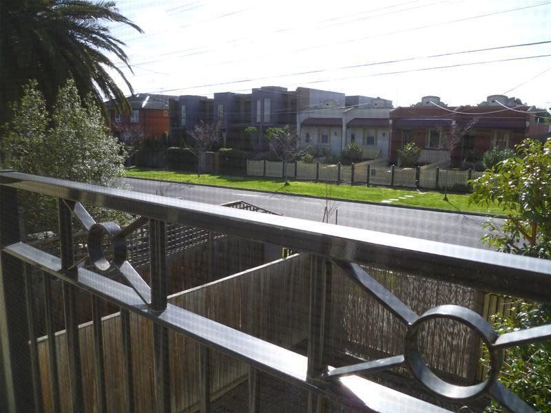 Parklands, Shops, Cafes and Transport All Within Your Grasp!
