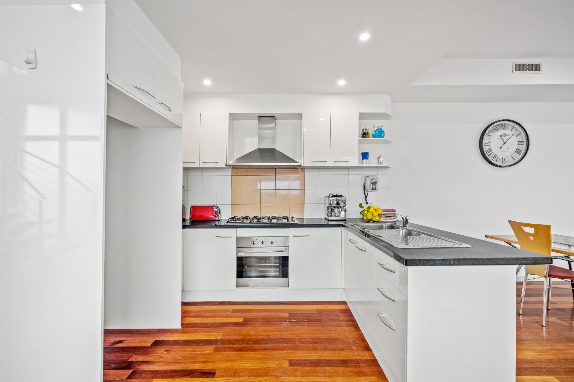 Unbeatable 4-bedroom townhouse!
