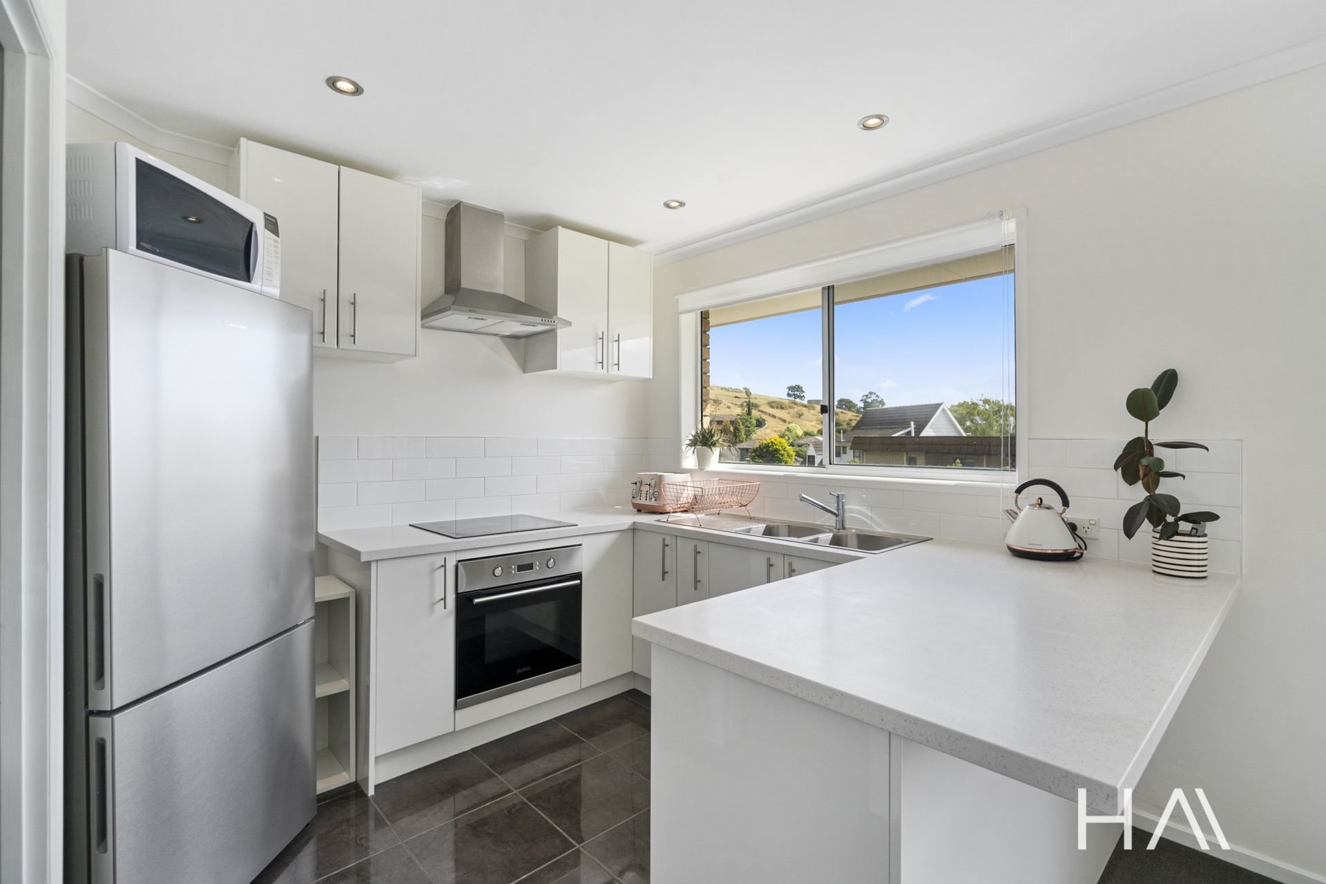 98 Branscombe Road Claremont, Claremont - Thumbnail 4