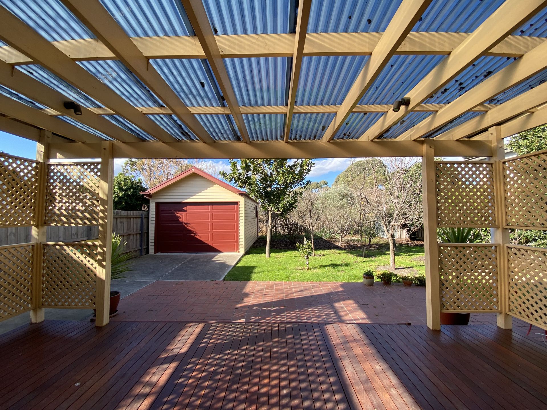 Charming Home With A Spectacular Garden!