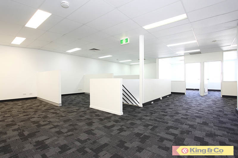 QUALITY CITY FRINGE OFFICE IN MODERN COMPLEX!