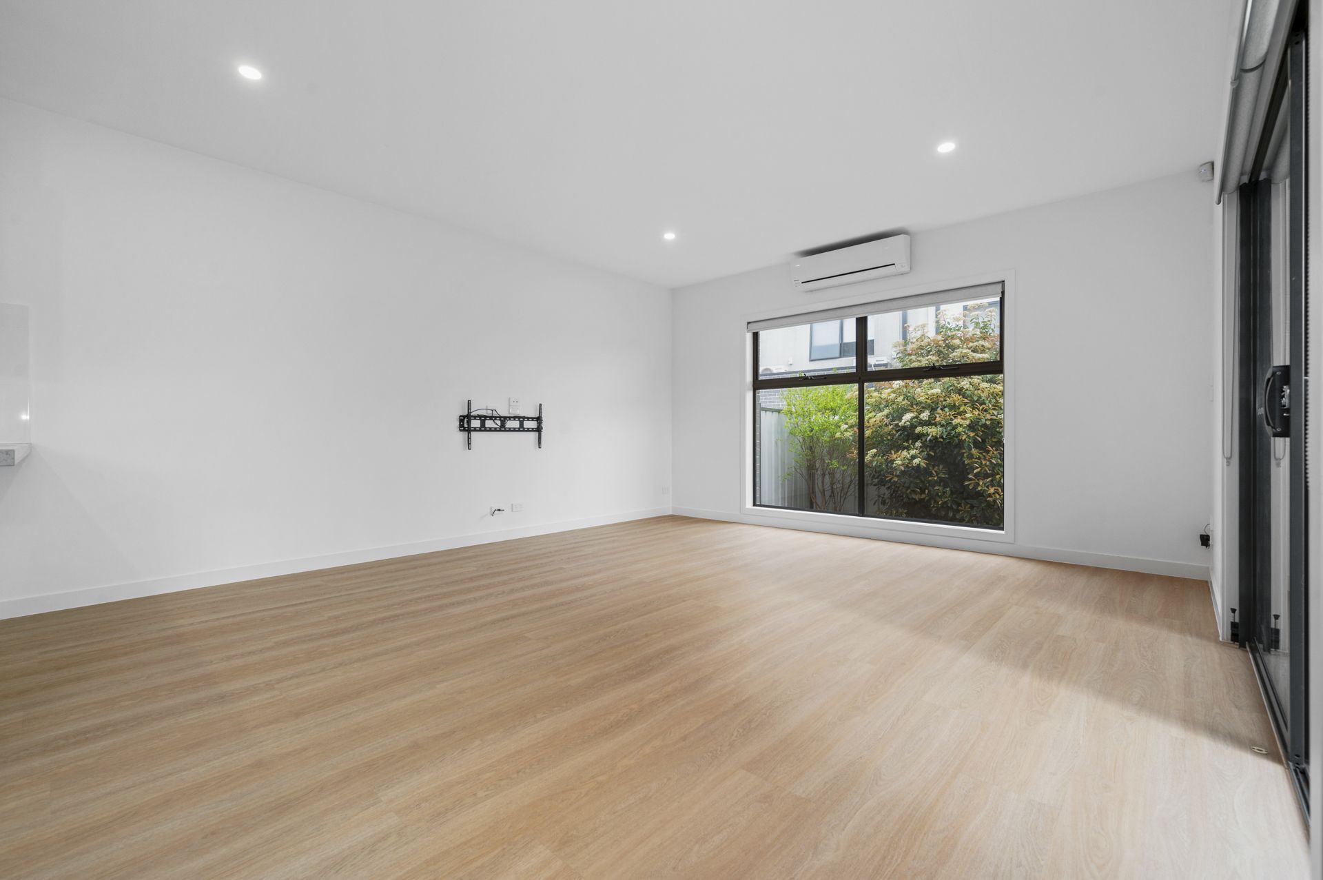 PRISTINE TOWNHOUSE