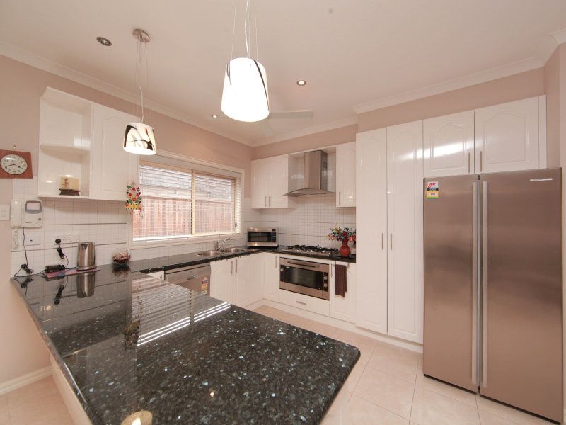 27 Paringa Avenue SOUTH MORANG, South Morang - Thumbnail 5