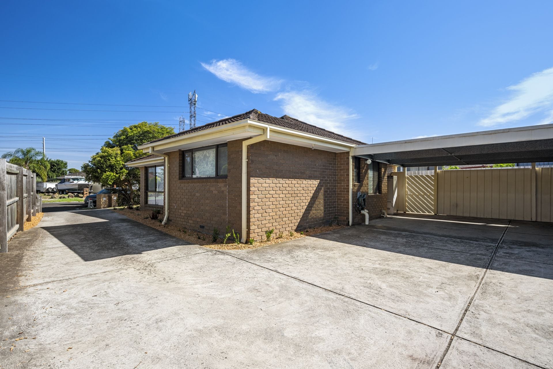 MAINTENANCE FREE! IMMACULATE UNIT IN QUIET COURT LOCATION