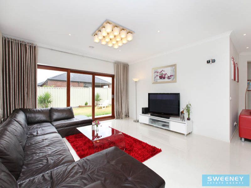 49 Carisbrook Street, Caroline Springs - Thumbnail 6
