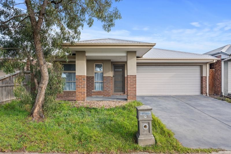 9 Atarhi Parade, Lalor