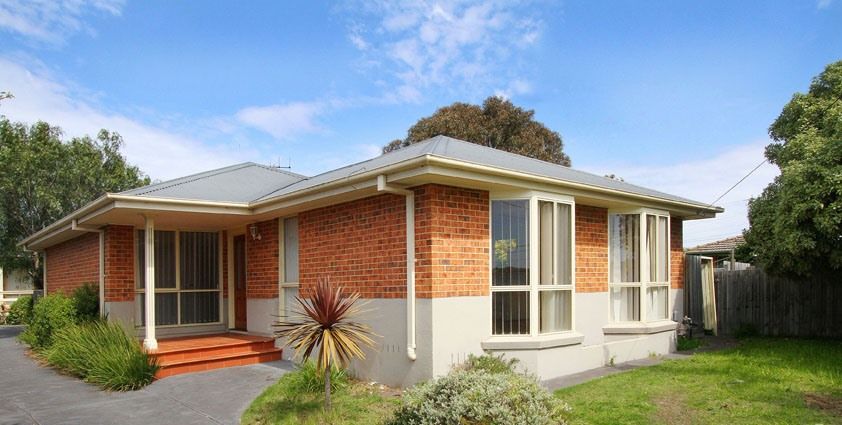 ATTRACTIVE HOME UNIT IN LUXURY LOCATION  *BONUS Garden maintenance included*