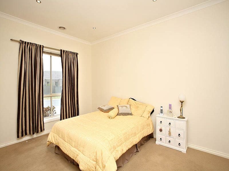 44 Riordan Crescent MERNDA, Mernda - Thumbnail 7
