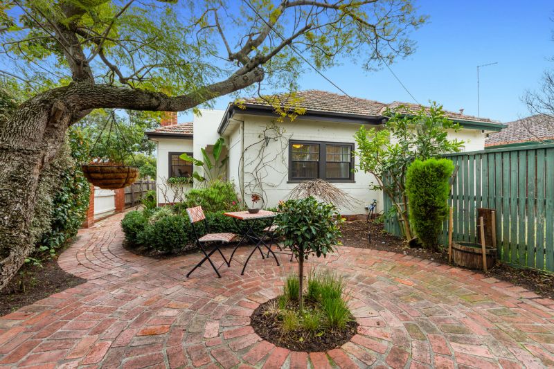 215 Bambra Road, Caulfield South - Thumbnail 2