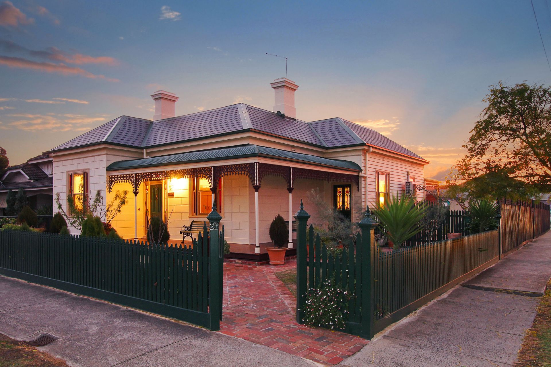 CLASSIC TIMELESS BEAUTY MATCHED WITH A FIRST CLASS LOCATION