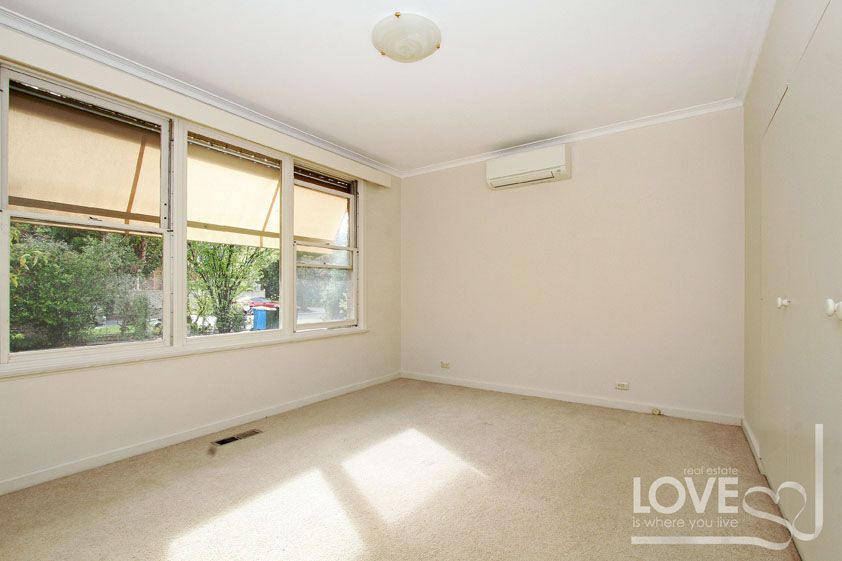The perfect Kew home in the perfect Kew position! 
* 6 Month Lease*