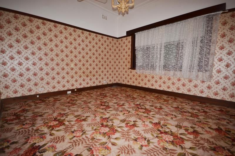 ORIGINAL HOME IN A GREAT LOCATION