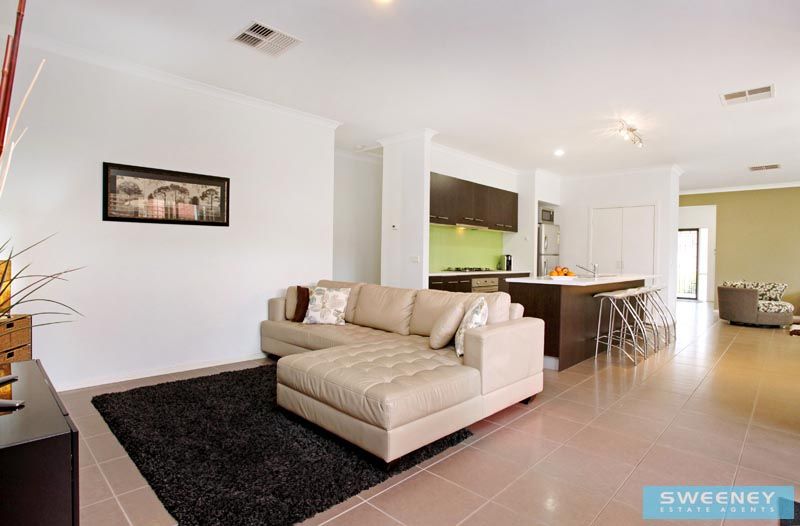 19 Kororoit Approach, Caroline Springs - Thumbnail 7