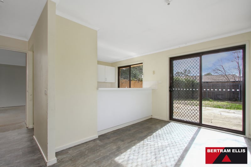 14 Wolff Crescent, Latham - Thumbnail 2