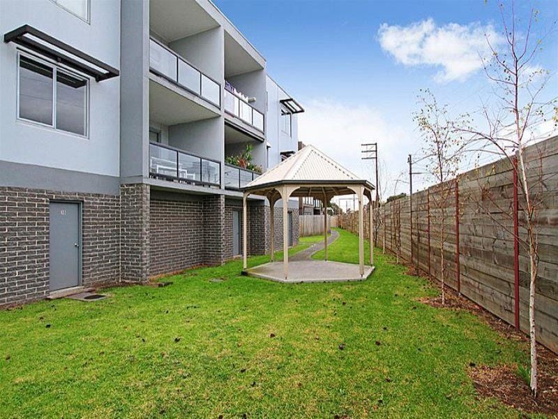 Luxurious 3 Bedroom Apartment in a Boutique Block