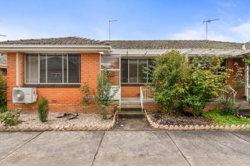 2/62 Pine Street, Reservoir