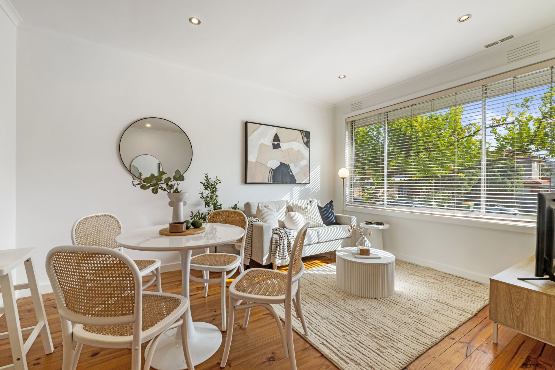 A Stylish Abode In A Central Location