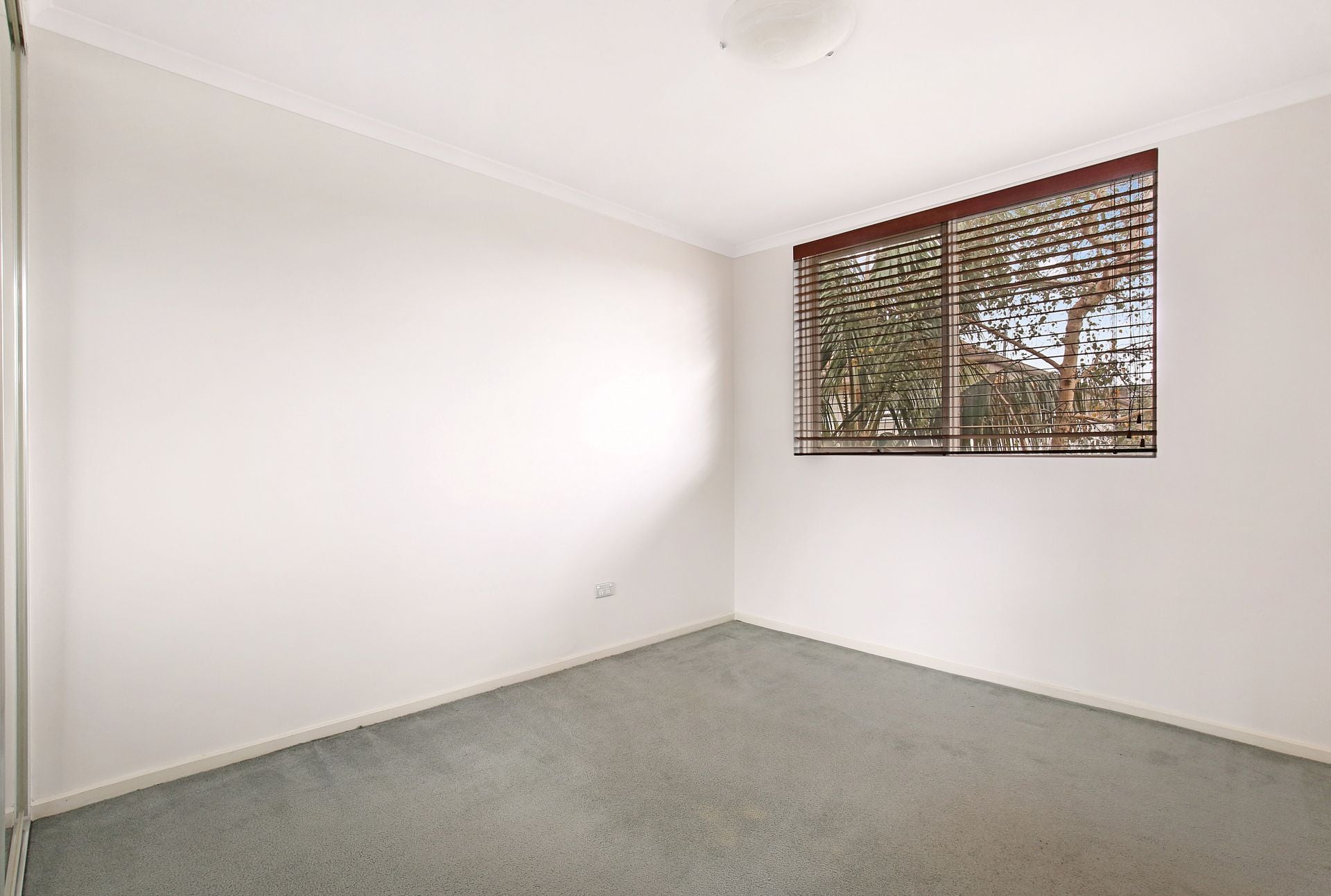 Stunning One Bedroom Apartment In Great Location!