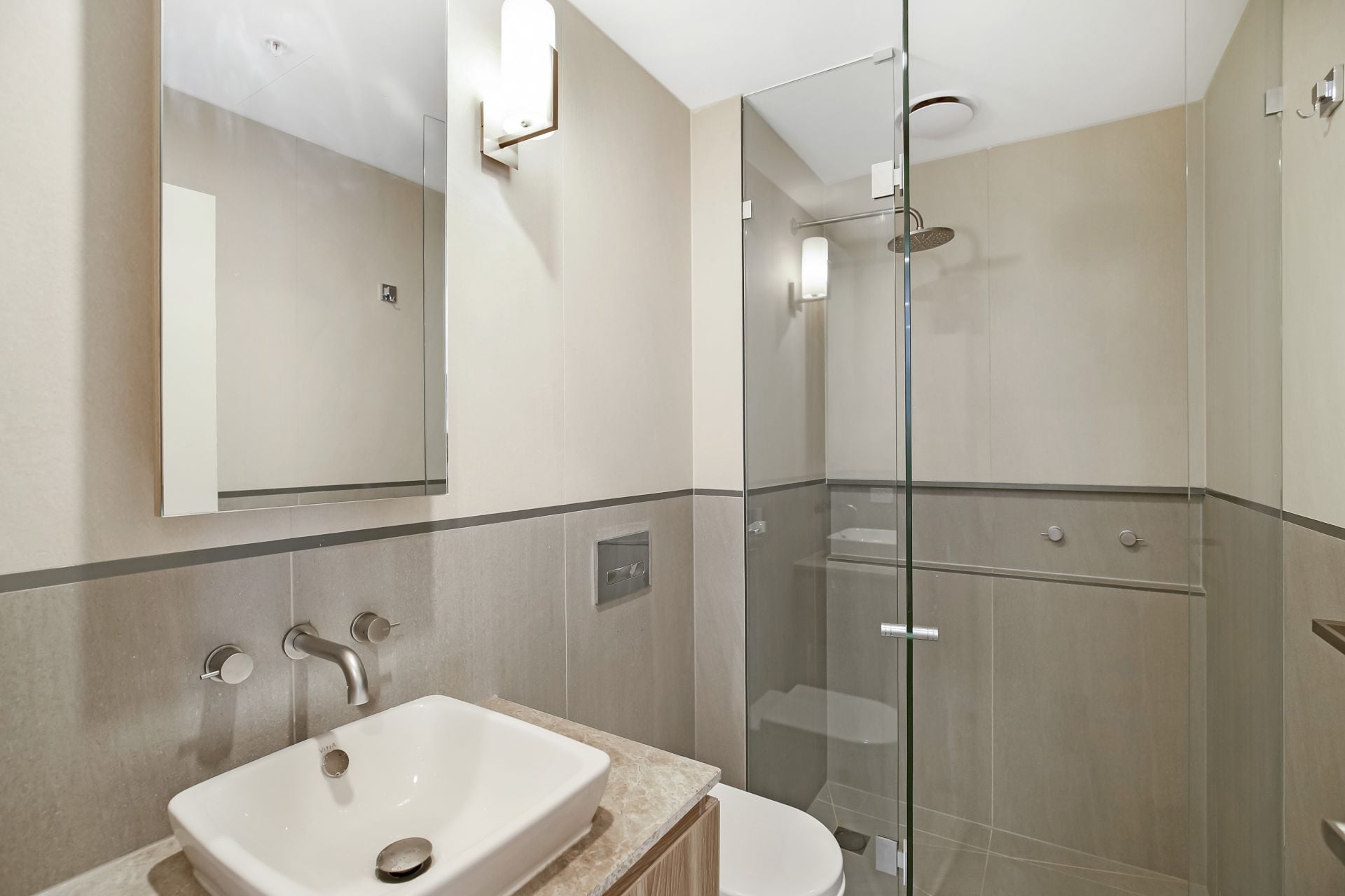**Elegant 1 Bedroom - Plus Study - Luxury Apartment**
