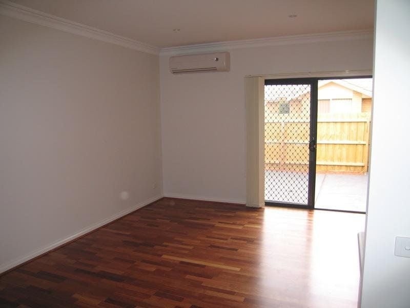 MODERN 2 BEDROOM UNIT!